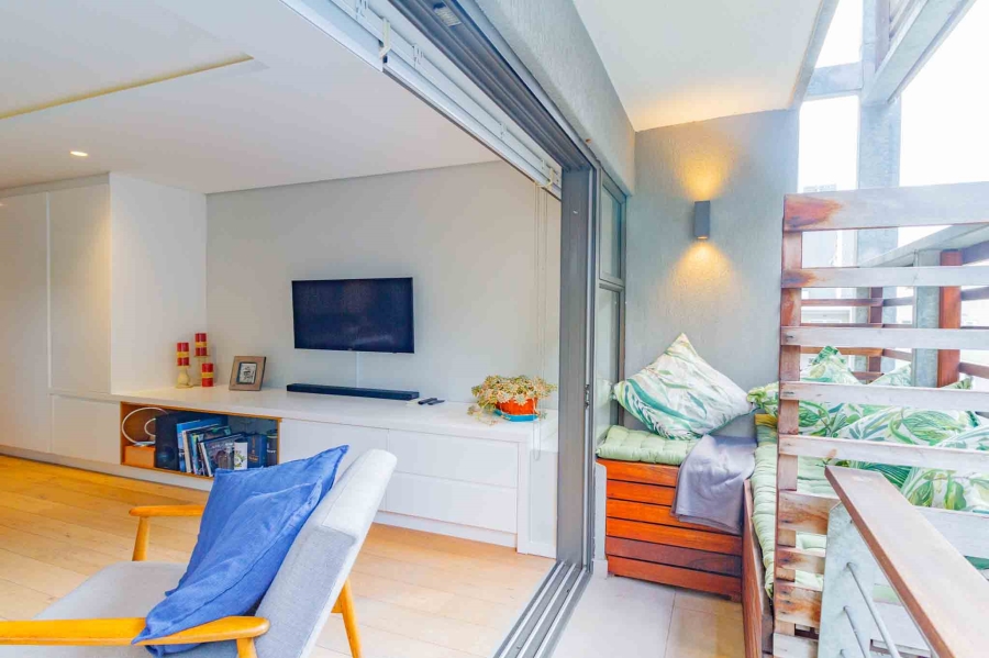 1 Bedroom Property for Sale in Sea Point Western Cape